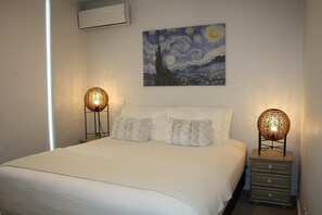 3 bedrooms, iron/ironing board, WiFi, bed sheets