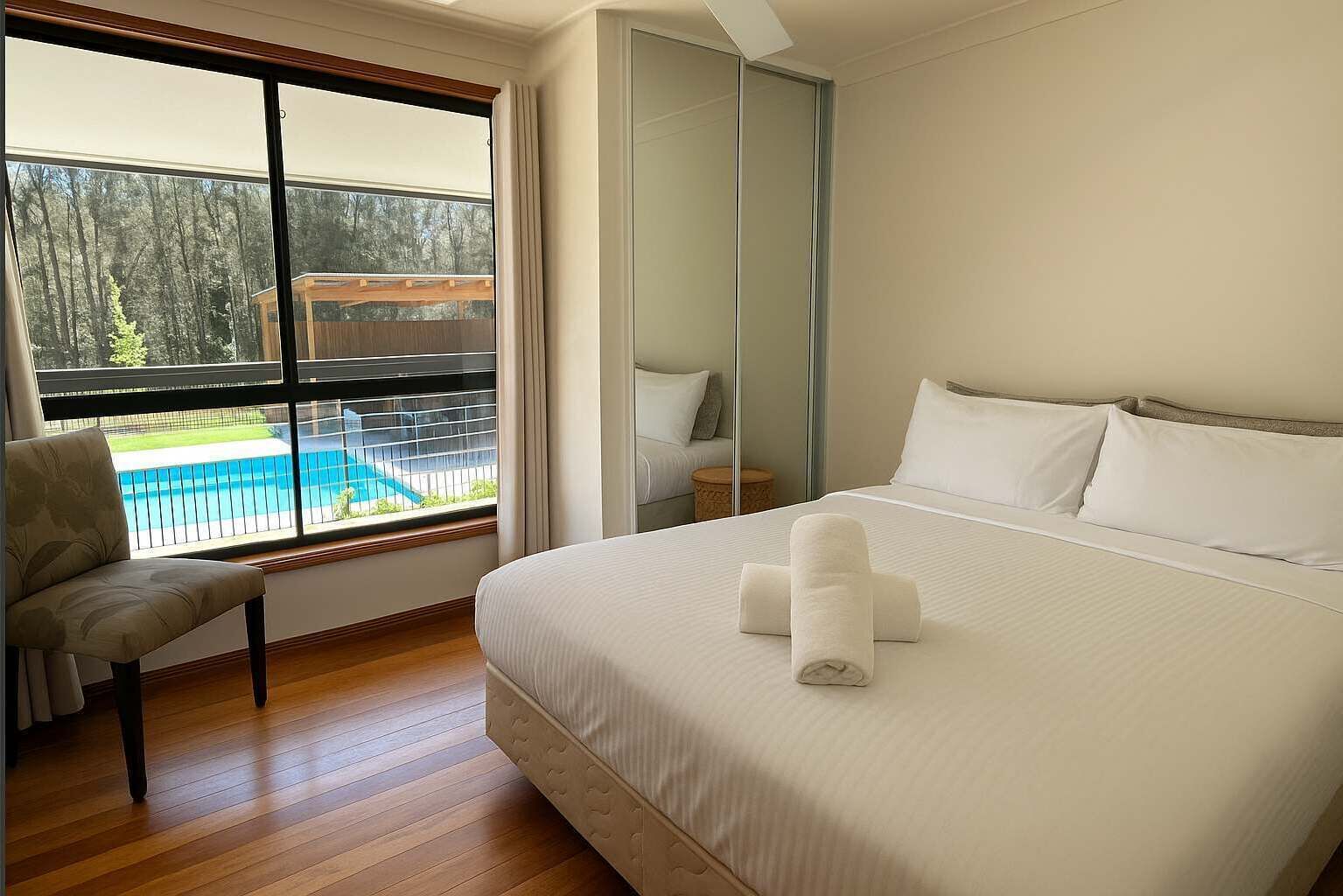 6 bedrooms, iron/ironing board, WiFi, bed sheets