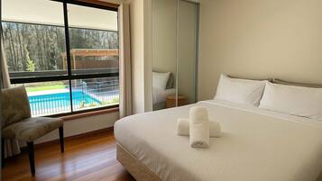 6 slaapkamers, een strijkplank/strijkijzer, wifi, beddengoed