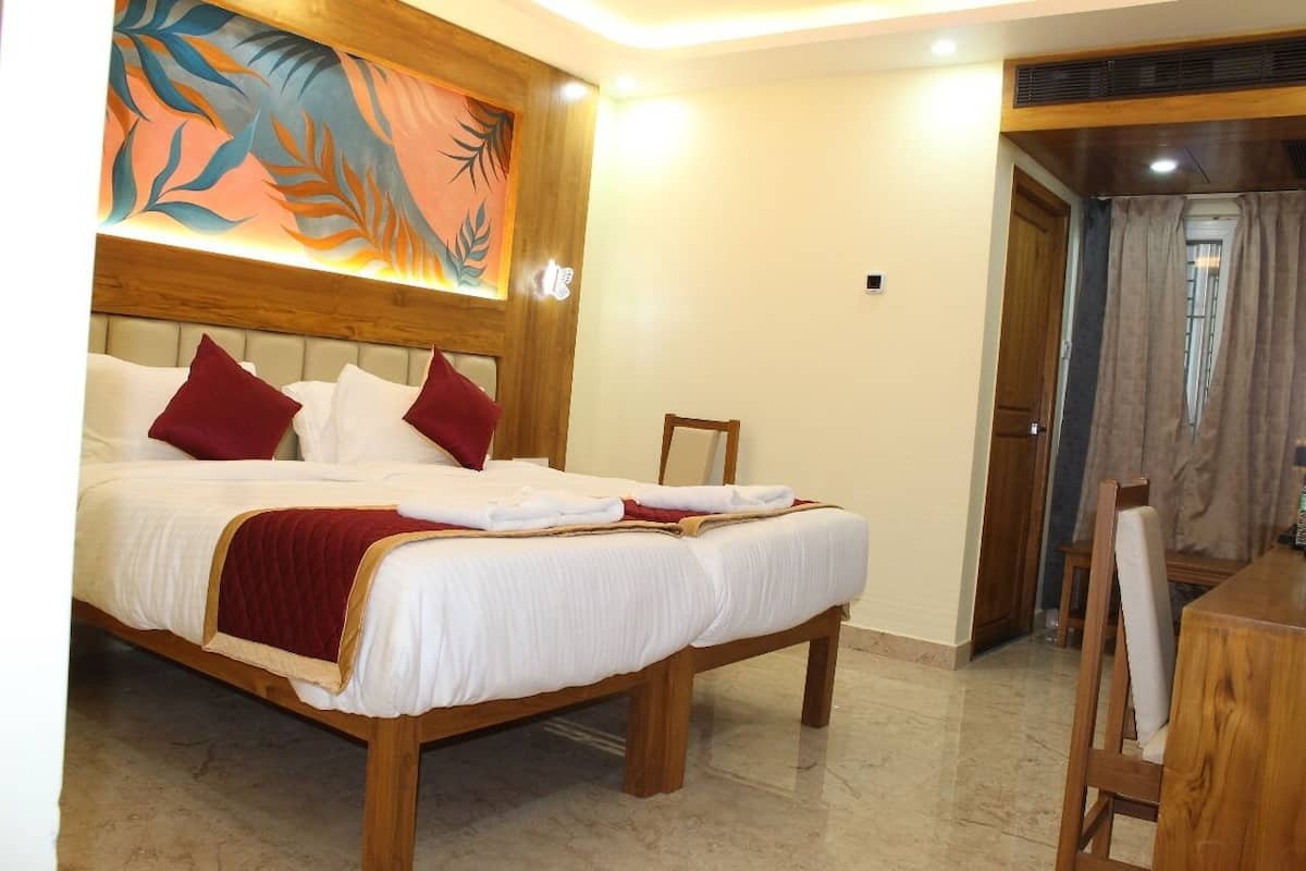 Deluxe Double or Twin Room | Desk, free WiFi