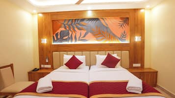 Deluxe kamer, 1 twee- of 2 eenpersoonsbedden | Een bureau, geluiddichte muren, extra bedden (toeslag), gratis wifi