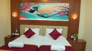 Deluxe kamer, 1 twee- of 2 eenpersoonsbedden | Een bureau, geluiddichte muren, extra bedden (toeslag), gratis wifi