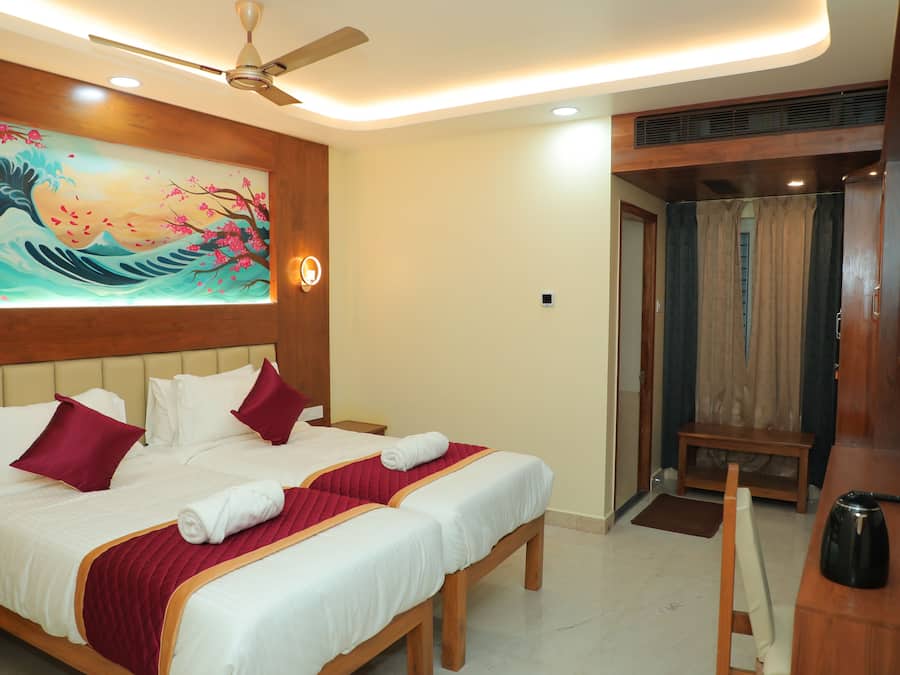 Dobbelt- eller tomannsrom – deluxe | Skrivebord, lydisolert og ekstrasenger (mot et tillegg)