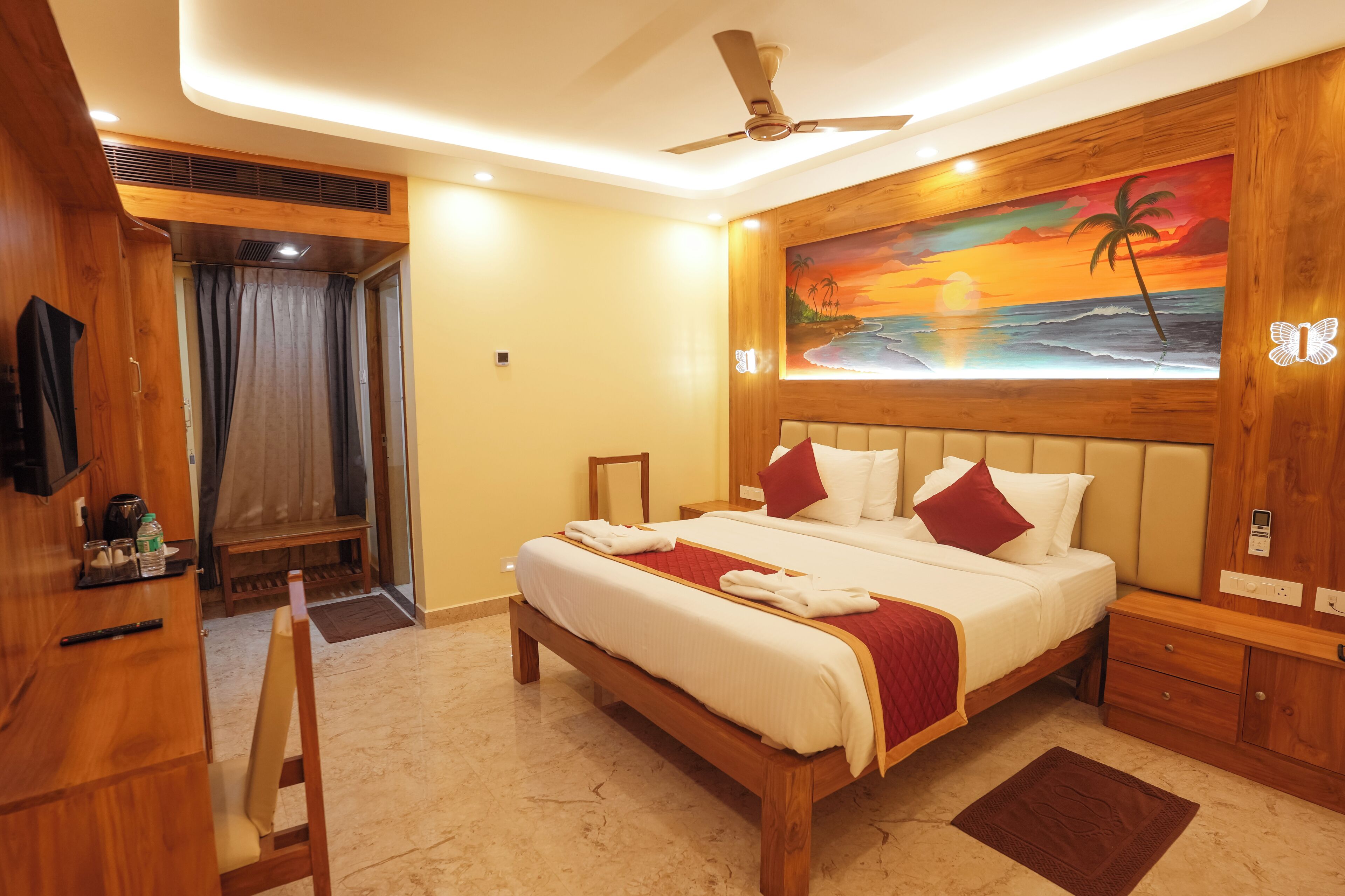Deluxe Double Room | Interior entrance