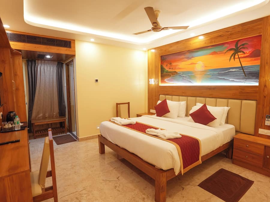 Deluxe Double Room | Interior entrance