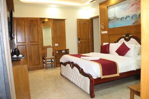 مكتب وأسرّة قابلة للطي وواي فاي مجانًا وملاءات أسرّة