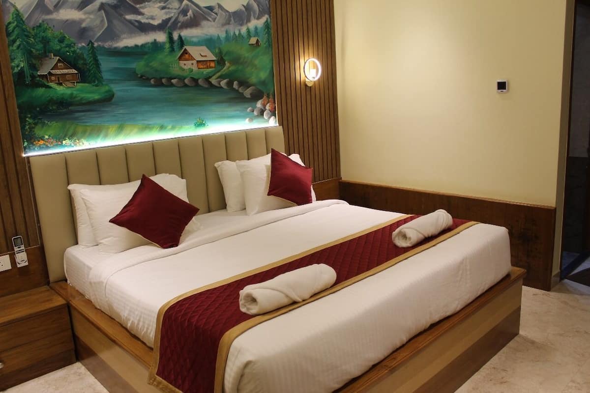 Deluxe Double Room | Desk, free WiFi