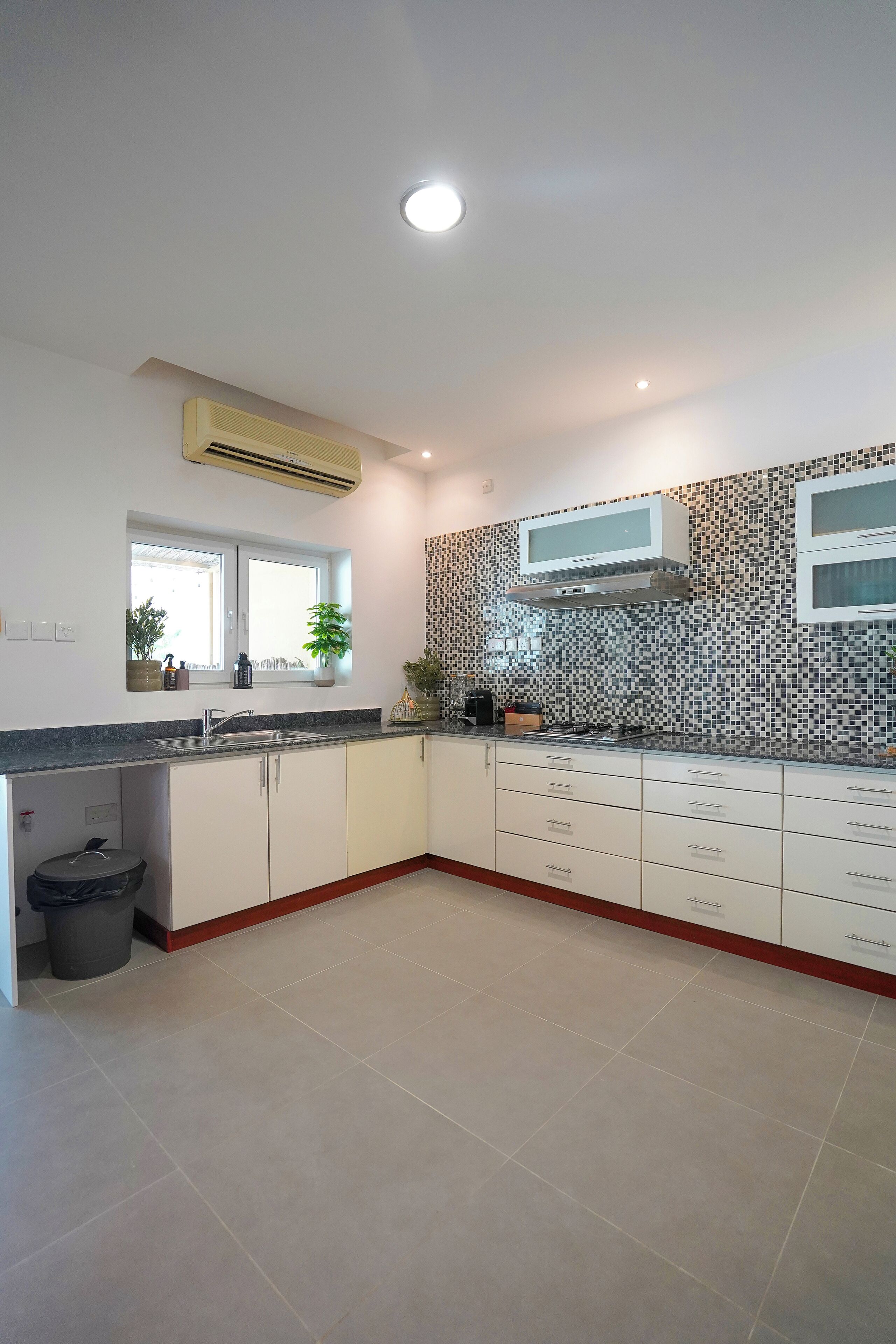 Réfrigérateur dans l'espace commun