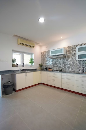 Shared fridge - Maison Miraj (Muscat)