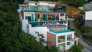 A modern multi-story house with a rooftop pool, surrounded by lush greenery. - SOMA 4 Bedrooms SEAVIEW Pool Villa (Koh Samui)