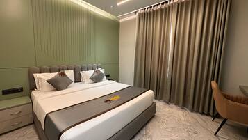 Deluxe Room, City View | Desk, laptop workspace, blackout curtains, soundproofing