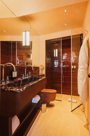 House | Bathroom | Towels - Confidential Room 3, a Stone's Throw From the Louvre (Paris)