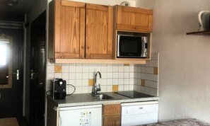 Mikrowelle, Geschirrspüler, Wasserkocher, Toaster