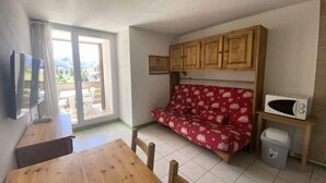 Living area - Les Deux Alpes - Cozy Studio at the Foot of the Slopes With South-facing Balcony, View of La Muzelle (Les Deux Alpes)