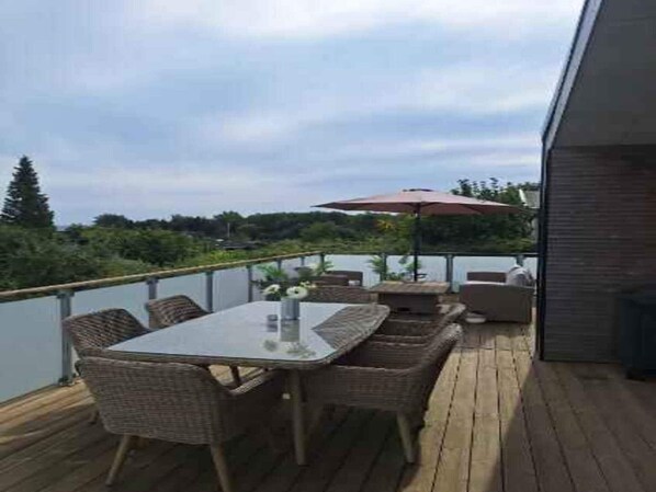 House | Outdoor dining - 4 Star Holiday Home in Hornslet (Hornslet)