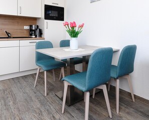 Private kitchen - Moderne Ferienwohnung in Ruhiger Lage, Bensersiel (Esens)