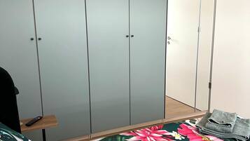 熨斗/熨衫板、Wi-Fi、床單