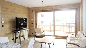 Living area - Apartment for Rent - 50 m2 - Le Cachemire Residence - Bergers District (Huez)
