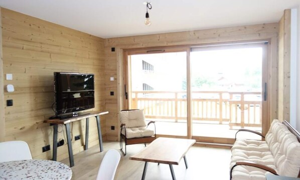 Living area - Apartment for Rent - 50 m2 - Le Cachemire Residence - Bergers District (Huez)