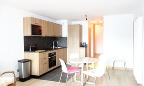 Fridge, microwave, oven, dishwasher - Apartment for Rent - 50 m2 - Le Cachemire Residence - Bergers District (Huez)