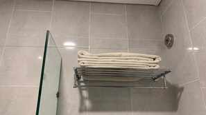 Superior Double Room | Bathroom | Shower, free toiletries, soap, shampoo