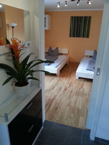 Ferienwohnung am Starnberger See
Im Ortszentrum, wenige Minuten vom See entfernt