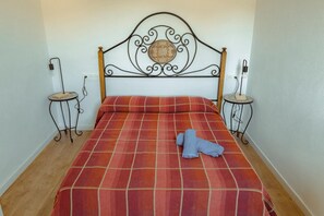 2 bedrooms, WiFi, bed sheets - Casita Gabriel     . (Algodonales)