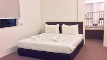 Family Suite | Blackout drapes, soundproofing, free WiFi