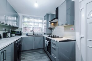 House | Private kitchen - Cosy 2 bed house - 15 minutes from City (Manchester)