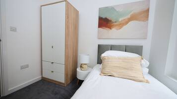 2 bedrooms, iron/ironing board, WiFi, bed sheets