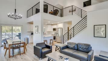 House (4 Bedrooms) | Front of property