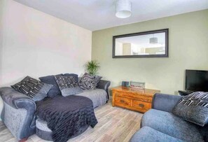 Room amenity - 4 Bedroom Private Townhouse (Exeter)