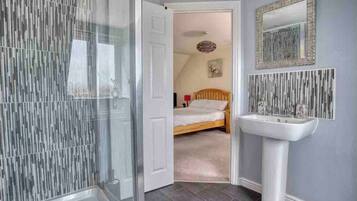 House, 4 Bedrooms, Balcony, Garden View | 4 bedrooms