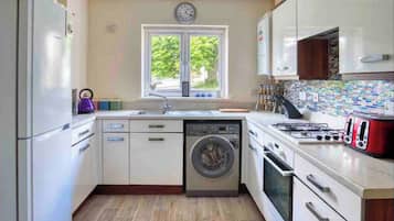 House, 4 Bedrooms, Balcony, Garden View | Interior