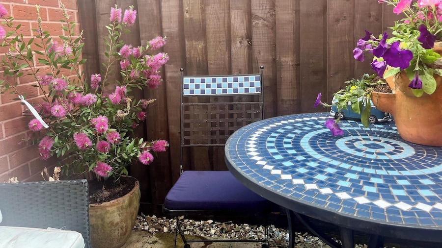 Entire Two Bedroom Detached Coach House