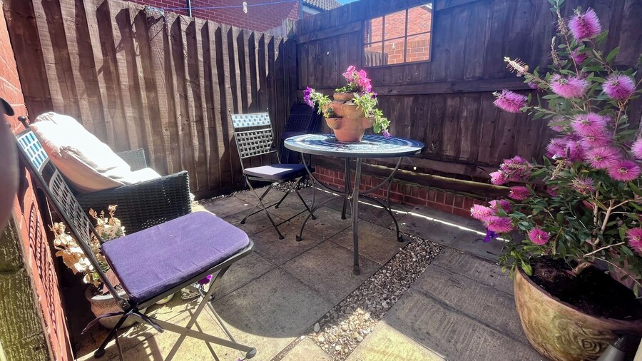 Entire Two Bedroom Detached Coach House