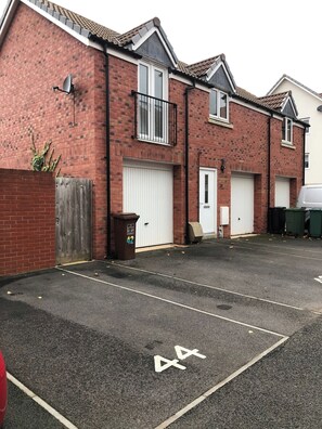 House, 2 Bedrooms, Balcony | Exterior