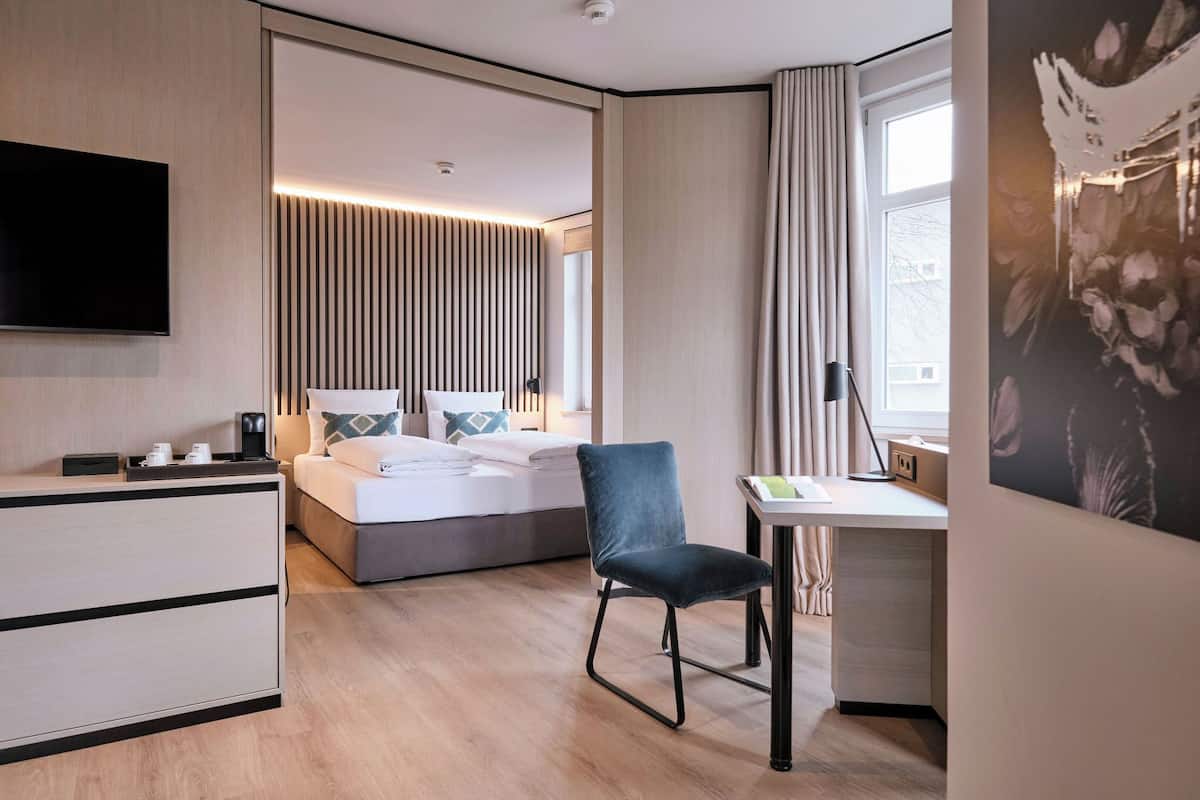 Familien-Suite | Zimmersafe, Schreibtisch, laptopgeeigneter Arbeitsplatz