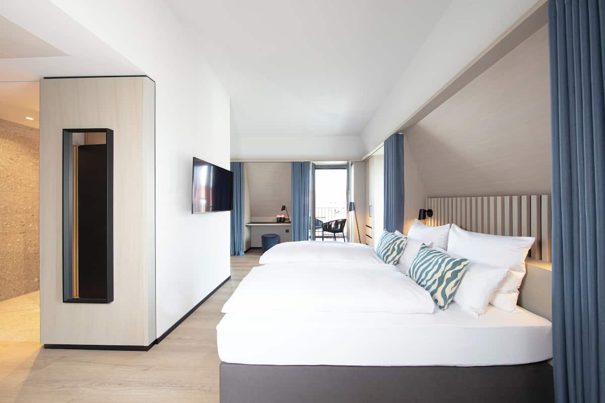 Deluxe-Studio | Zimmersafe, Schreibtisch, laptopgeeigneter Arbeitsplatz