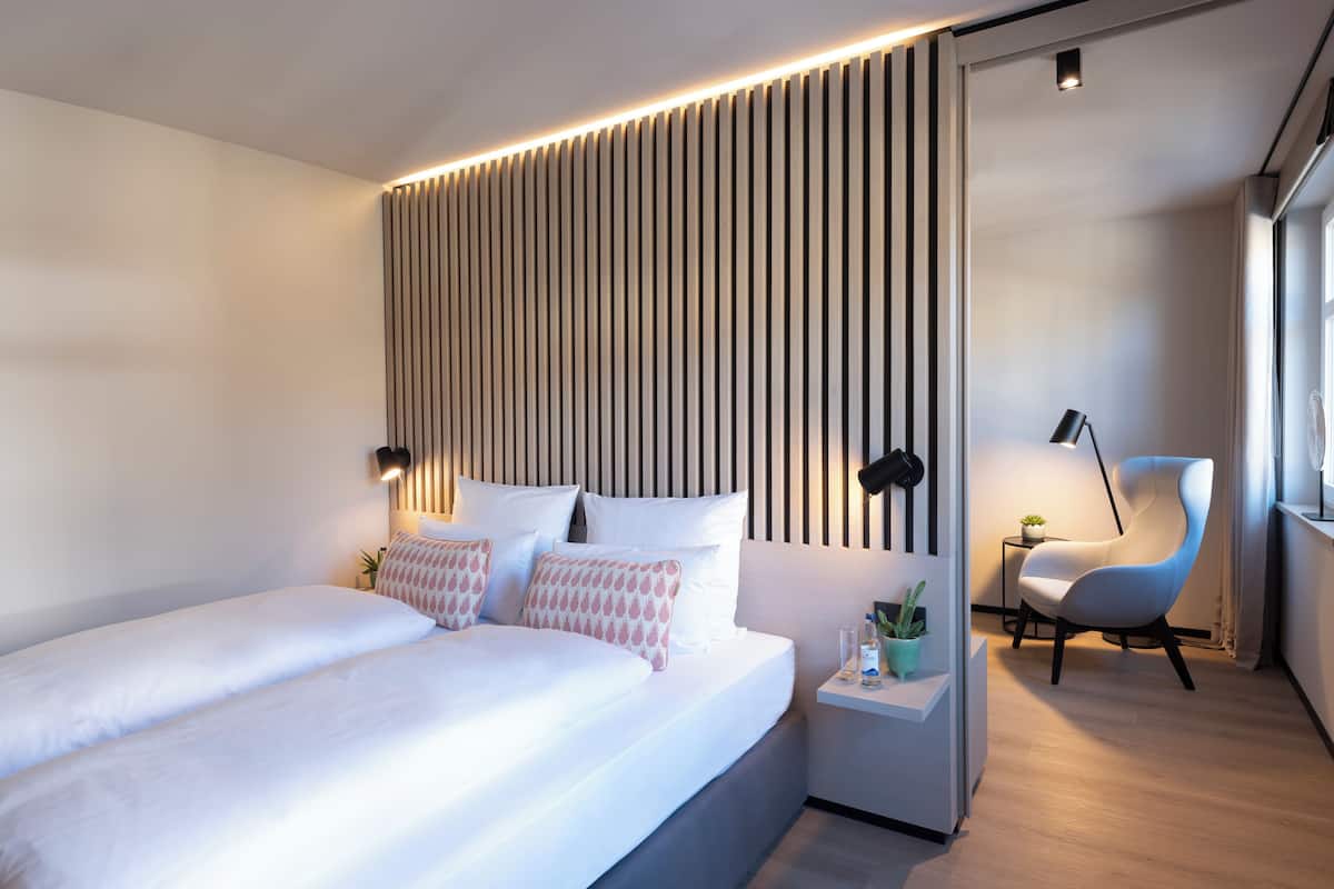 Suite | Zimmersafe, Schreibtisch, laptopgeeigneter Arbeitsplatz