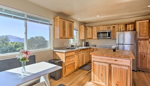 Charming Oakhurst Retreat Near Yosemite, Bass Lake