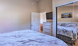 Cuna de viaje, wifi y ropa de cama 