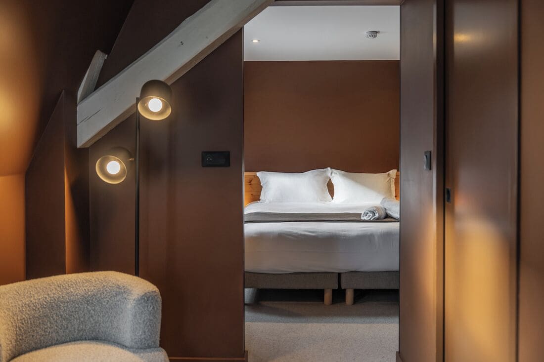 Luxe suite | Luxe beddengoed, een minibar, een kluis op de kamer, een bureau