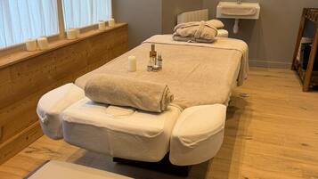 Syväkudoshierontaa, klassista hierontaa, 1 hoitohuone