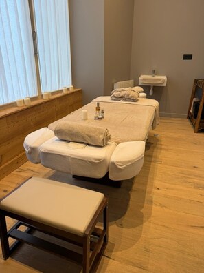 Deep-tissue massages, Swedish massages, 1 treatment room - Maison Soyeuse  (Briançon)