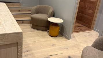 Deep-tissue massages, Swedish massages, 1 treatment room