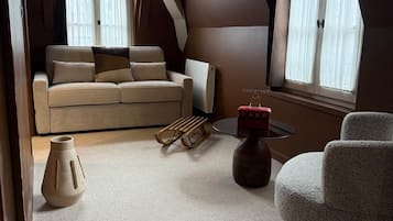 Luxury Suite | In-room safe, desk, soundproofing, iron/ironing board