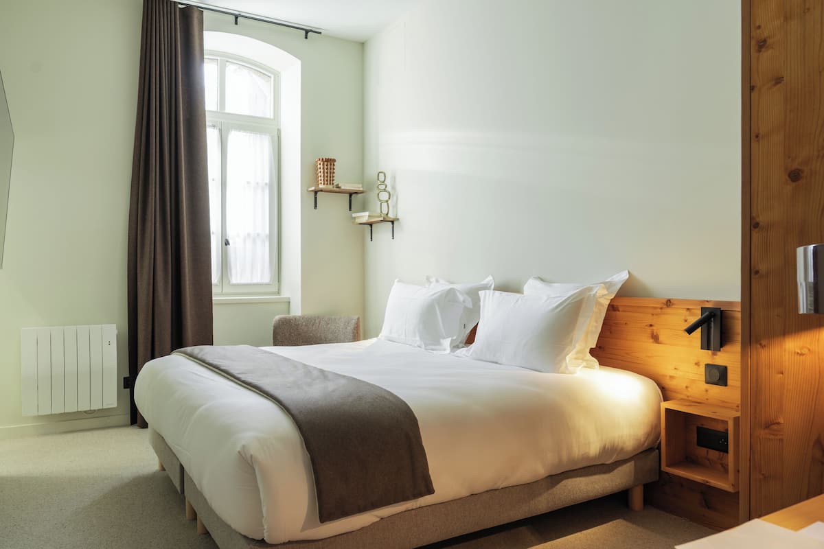 Deluxe Double Room | Premium bedding, minibar, in-room safe, desk