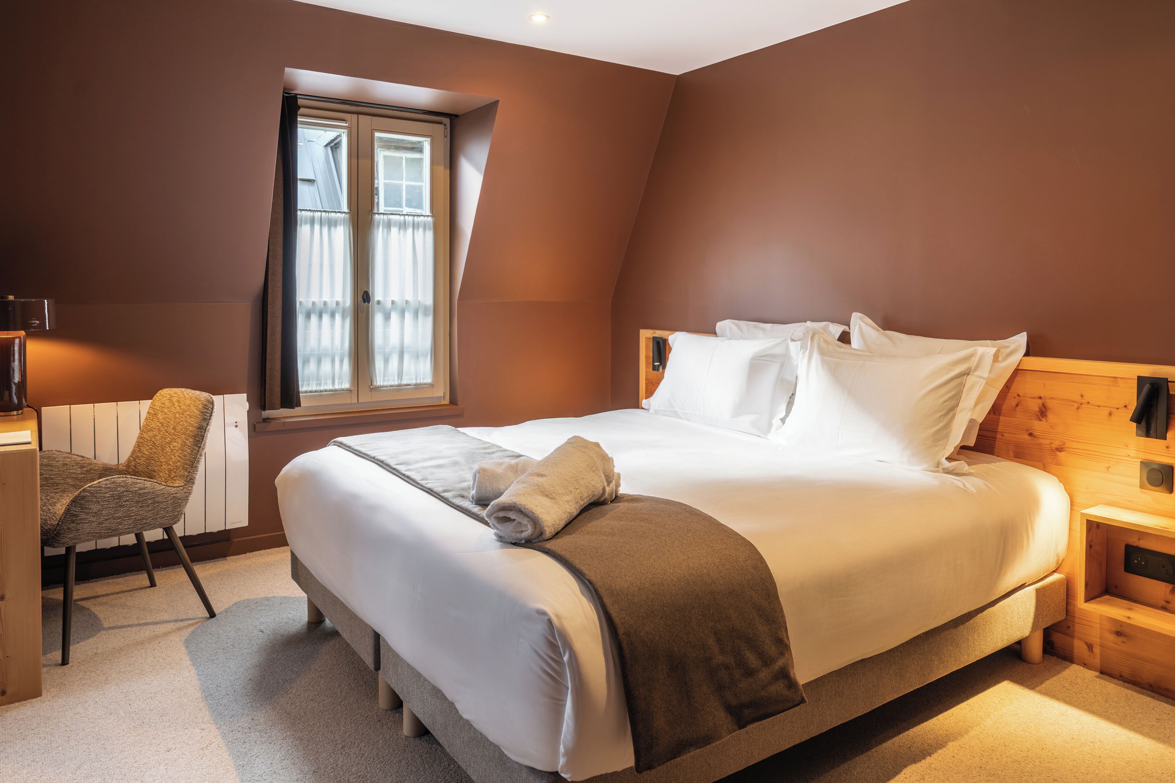 Suíte superluxo | Roupas de cama premium, frigobar, cofres nos quartos, escrivaninha