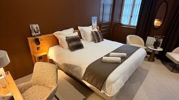 In-room safe, desk, soundproofing, iron/ironing board